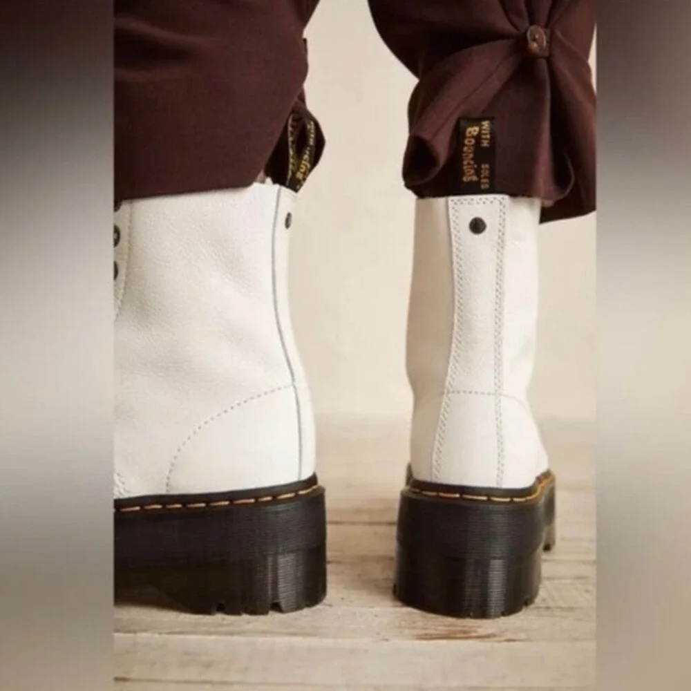 Dr. Martens *conditions new